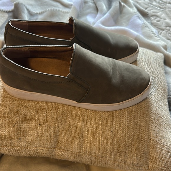 VIONIC womens slip on sneakers size 9 excellent condition - Picture 4 of 11